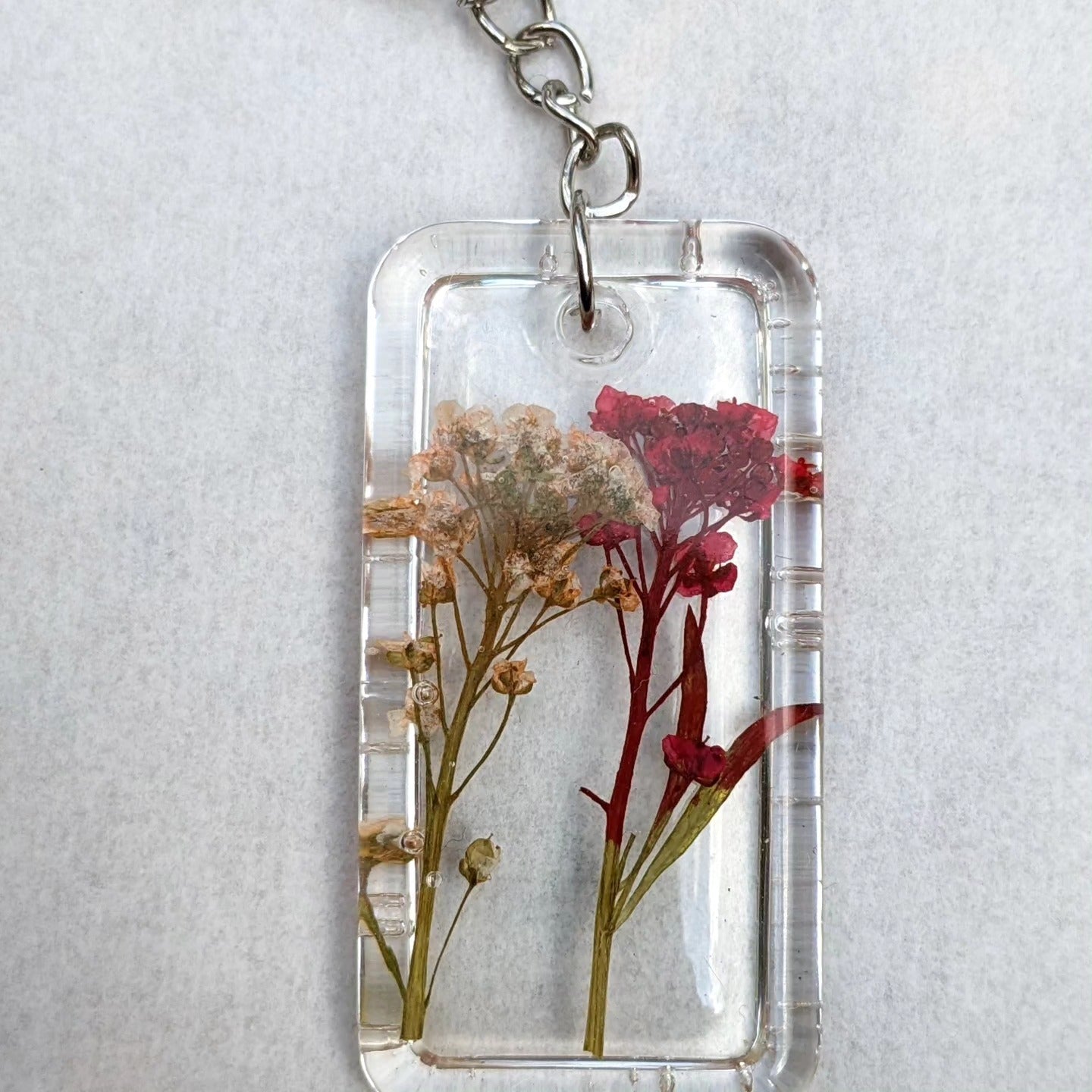 Handmade Israeli dried flowers epoxy resin keychain by Epoxy Lady with natural floral design