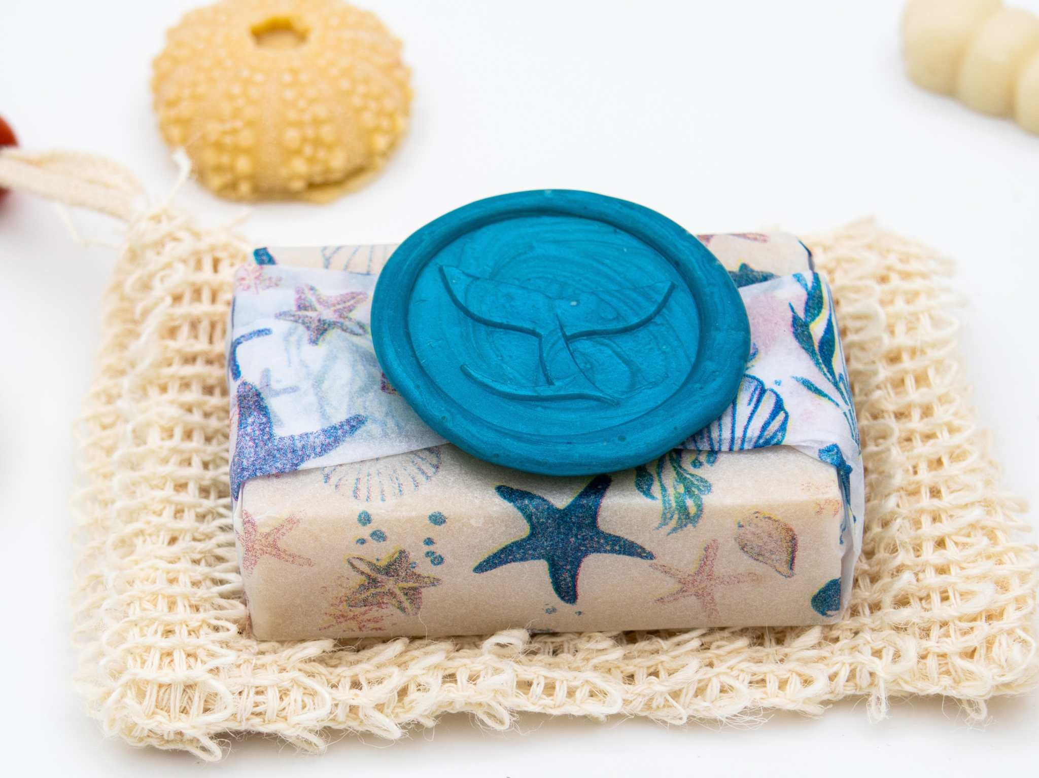 Eco-Yam Seaweed Soap bar with 2-in-1 natural luffa scrubber and soap holder