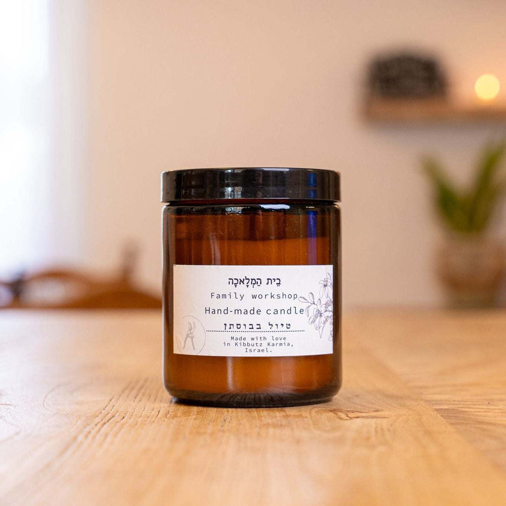 Large natural scented Israeli beeswax candle with wooden top handcrafted at Kibbutz Karmia by Beit HaMelacha